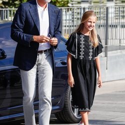 El Rey Felipe y la Princesa Leonor llegando al hospital a ver al Rey Juan Carlos