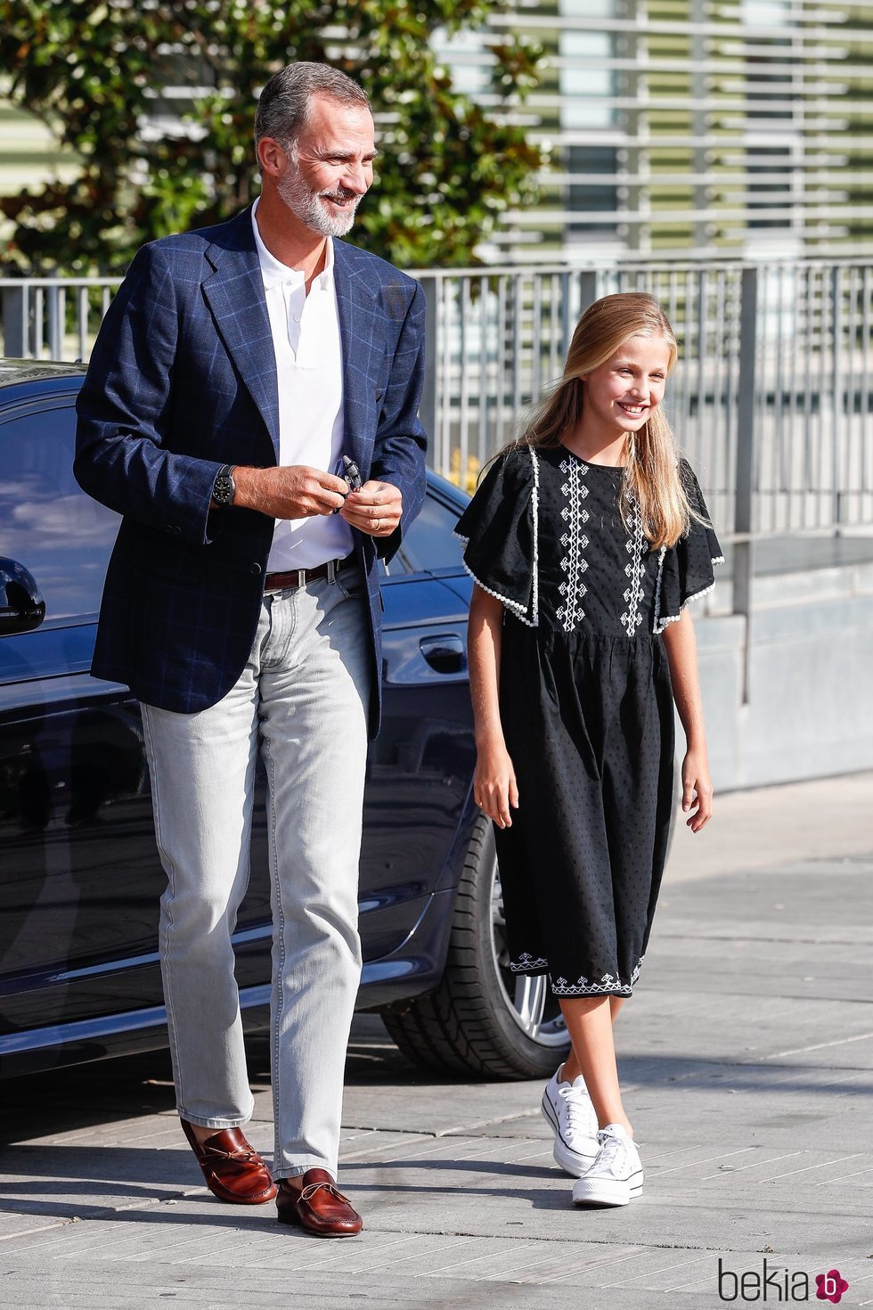 El Rey Felipe y la Princesa Leonor llegando al hospital a ver al Rey Juan Carlos