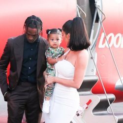 Travis Scott, Kylie Jenner y Stormi en el estreno del documental del rapero