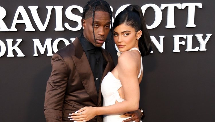 Kylie Jenner y Travis Scott en el estreno de su documental de Netflix