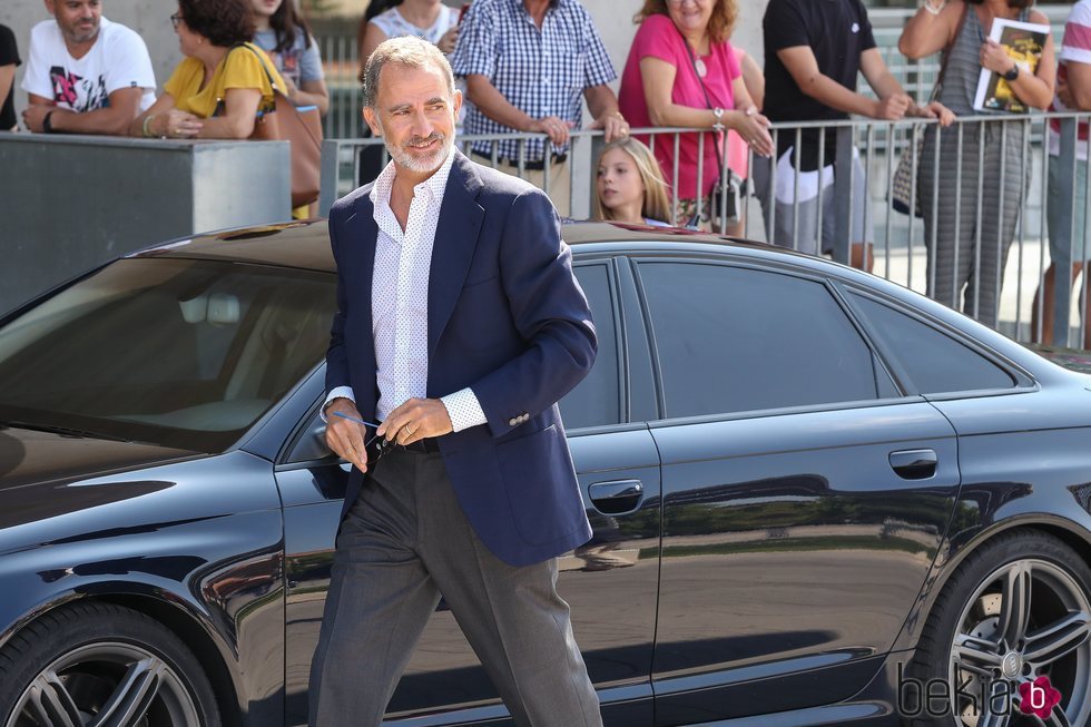 El Rey Felipe y la Infanta Sofía visitan al Rey Juan Carlos en el hospital