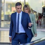 Pedro Sánchez y Begoña Gómez tras visitar al Rey Juan Carlos en el hospital