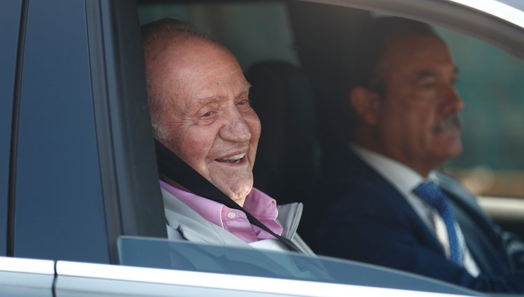 El Rey Juan Carlos I abandonado el hospital Quirón Madrid tras su operación de corazón