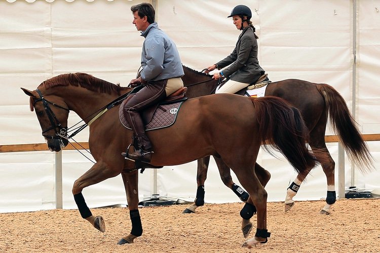 La Infanta Elena y Cayetano Martínez de Irujo montando a caballo