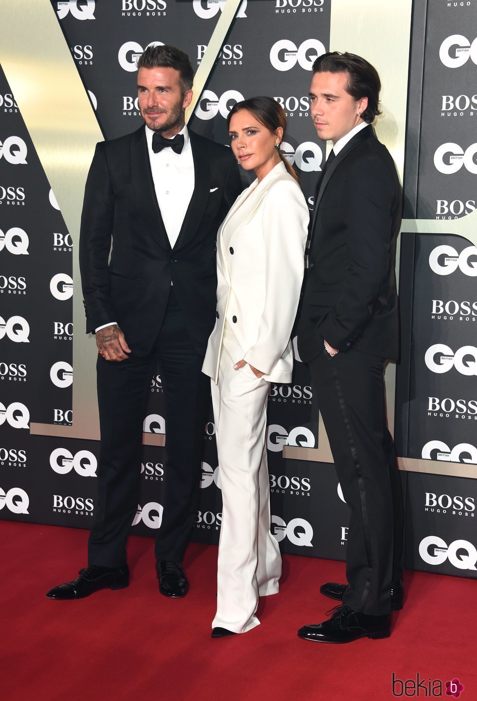 Victoria Beckham, David Beckham y Brooking Beckham en los premios GQ 2019