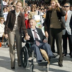 Las Infantas Elena y Cristina en un homenaje a Paco Fernández Ochoa antes de su muerte