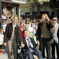 Las Infantas Elena y Cristina en un homenaje a Paco Fernández Ochoa antes de su muerte