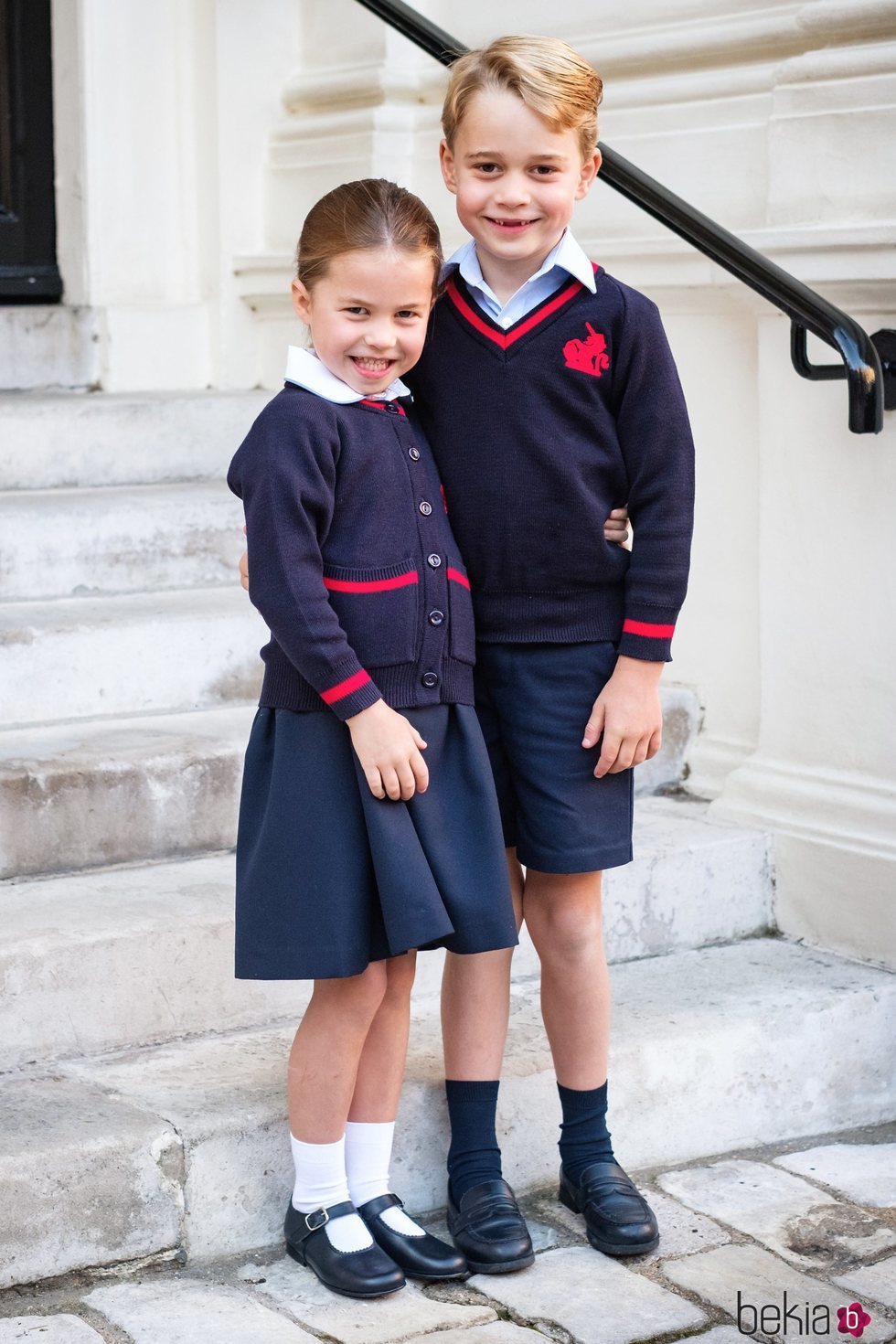 El Príncipe Jorge y la Princesa Carlota en su primer día de colegio