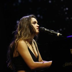 Amaia cantando 'Nadie podría hacerlo' en 'El Hormiguero'