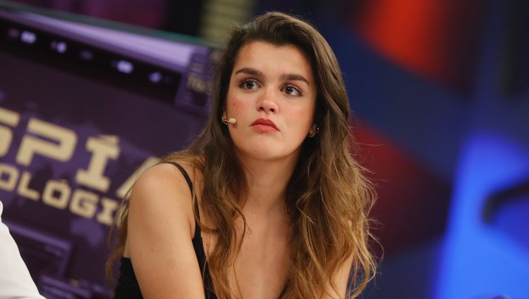 Amaia muy seria durante su entrevista en 'El Hormiguero'