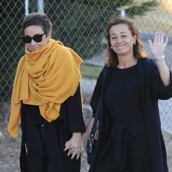 Lola Fernández Ochoa y su hija en el tanatorio de Blanca Fernández Ochoa