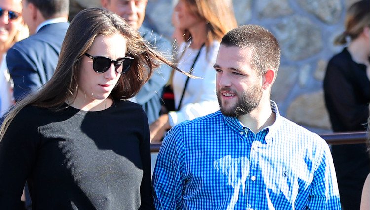 Olivia y David Fresneda en el tanatorio de Blanca Fernández Ochoa