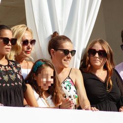 Gloria Camila, Rosa Benito, Rocío Flores y demás familia en la procesión de la Virgen de Regla