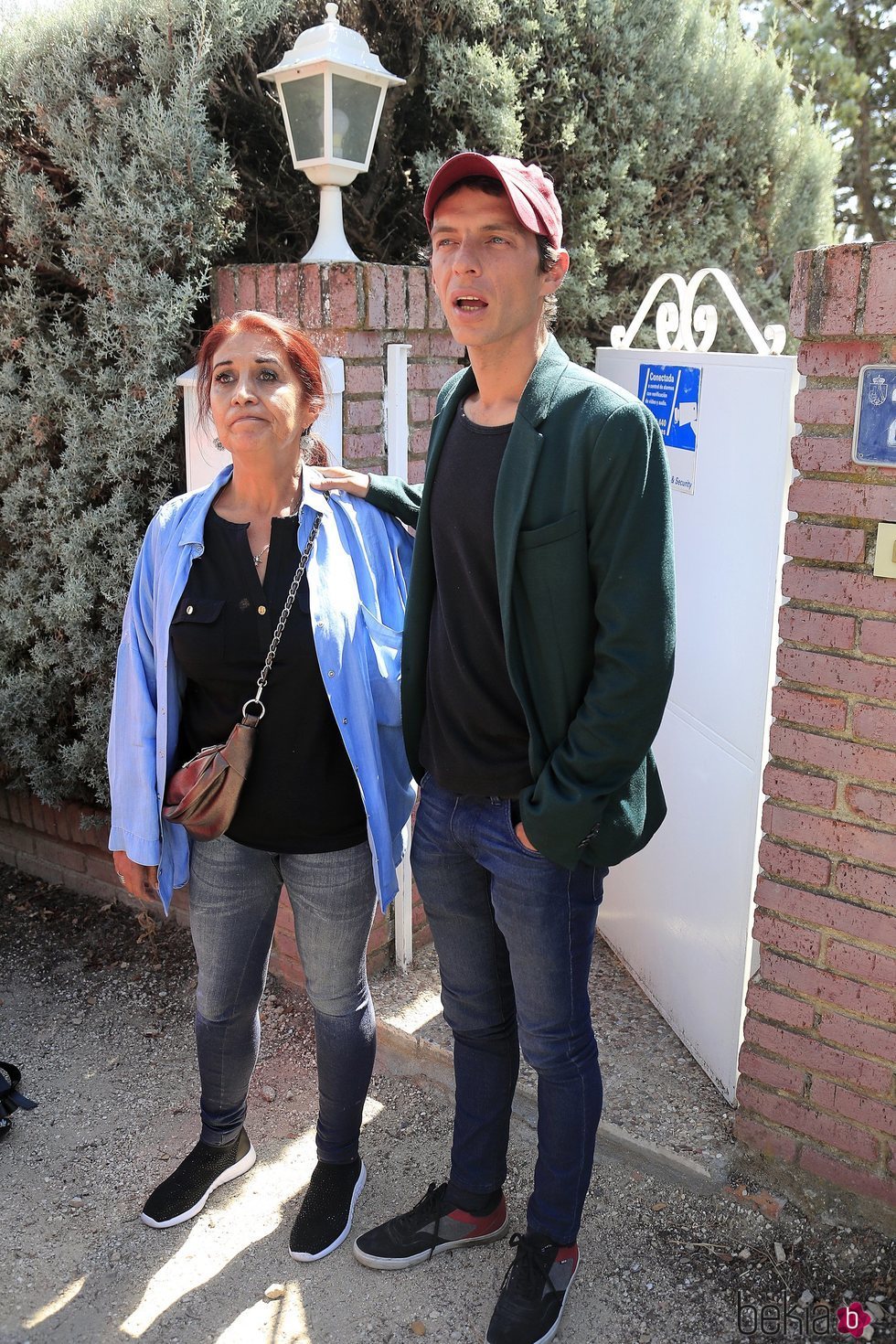 Camilo Blanes, hijo de Camilo Sesto, con su madre Lourdes Ornelas