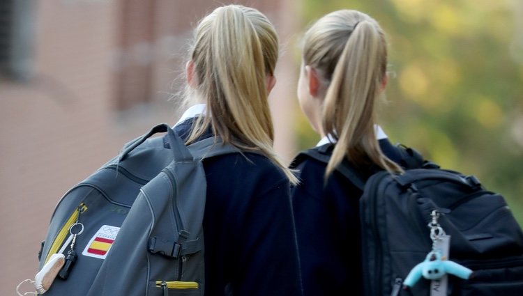 La Princesa Leonor y la Infanta Sofía con sus mochilas en la vuelta al cole 2019/2020