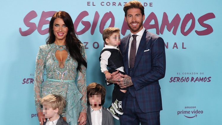 Sergio Ramos y Pilar Rubio con sus hijos en la presentación de 'El corazón de Sergio Ramos'