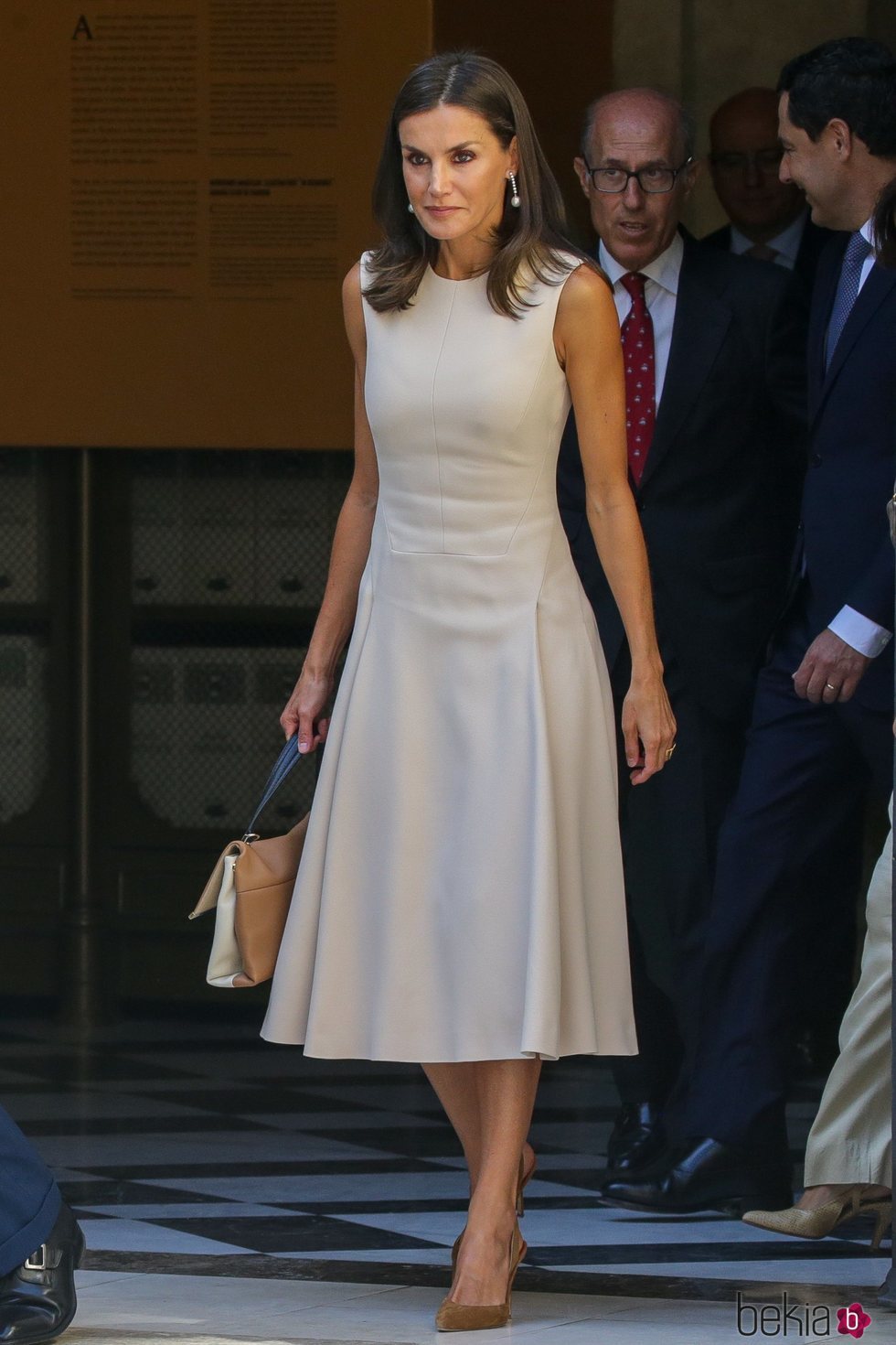 La Reina Letizia en la exposición 'El viaje más largo' en Sevilla