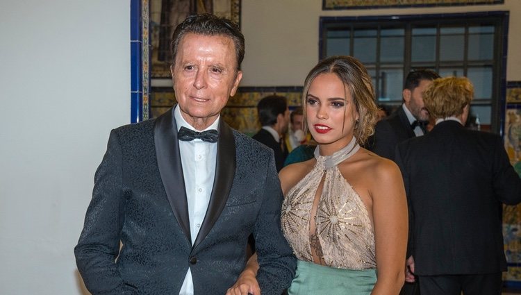 Gloria Camila Ortega con su padre José Ortega Cano en los Premios Escaparate 2019