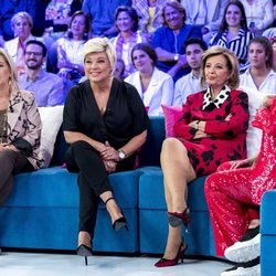 Carmen Borrego, Terelu Campos y María Teresa Campos hablando con Toñi Moreno en 'Aquellos maravillosos años'