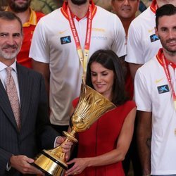 Los Reyes Felipe y Letizia y Rudy Fernández en la audiencia a la Selección Española de Baloncesto por su victoria en el Mundial 2019