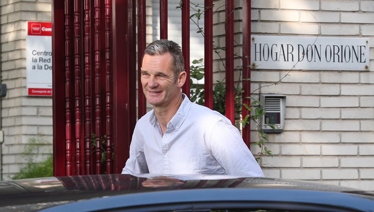 Iñaki Urdangarin, muy sonriente en su primer día de voluntariado