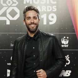 Roberto Leal es fotografiado en la cena de los nominados de Los 40 Music Awards