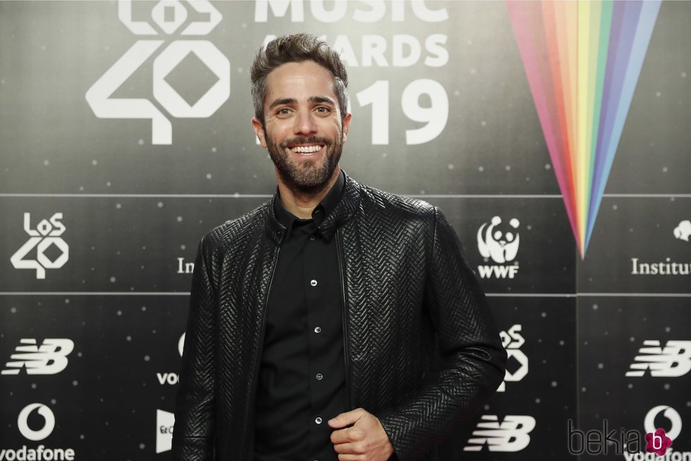 Roberto Leal es fotografiado en la cena de los nominados de Los 40 Music Awards