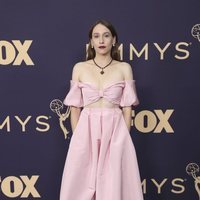 Sarah Sutherland en los Emmy 2019