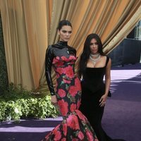 Kim Kardashian y Kendall Jenner en los Emmy 2019