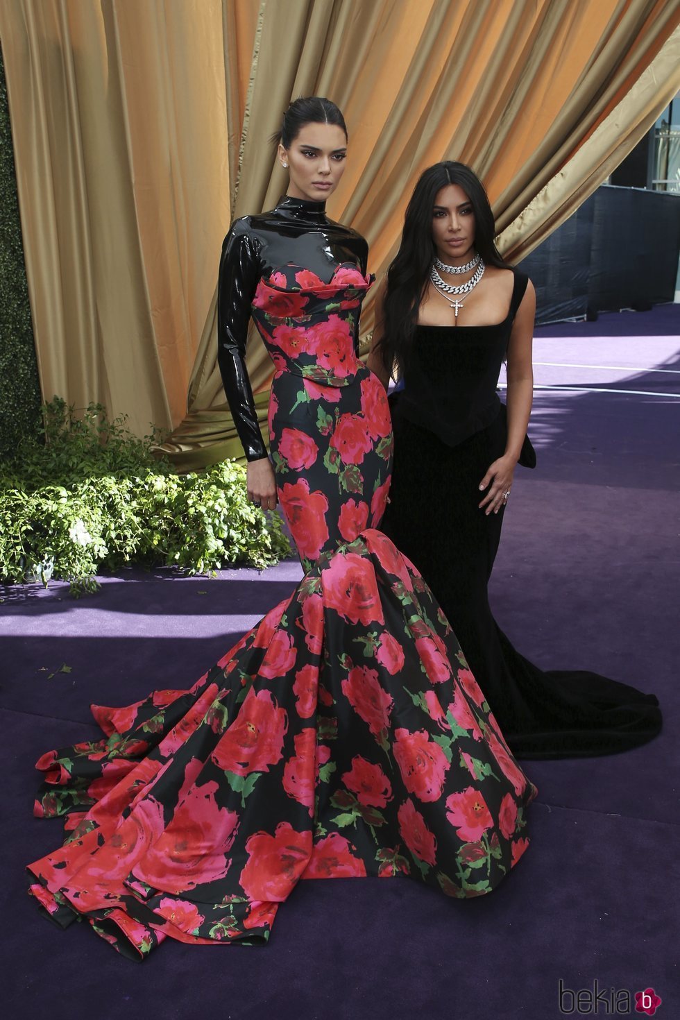 Kim Kardashian y Kendall Jenner en los Emmy 2019