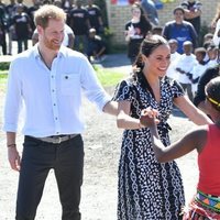 Los Duques de Sussex bailando en su viaje oficial a Ciudad del Cabo