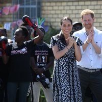 Los Duques de Sussex recibidos a su llegada en su viaje oficial a Ciudad del Cabo