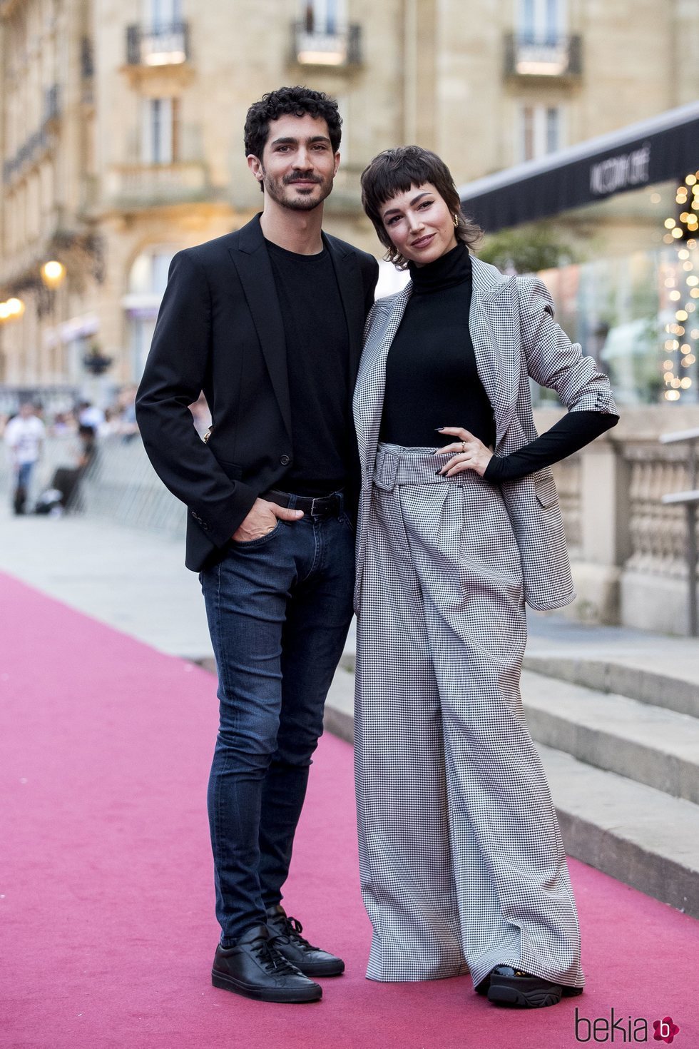 Úrsula Corberó acompaña a Chino Darín en la presentación de 'La odisea de los giles'