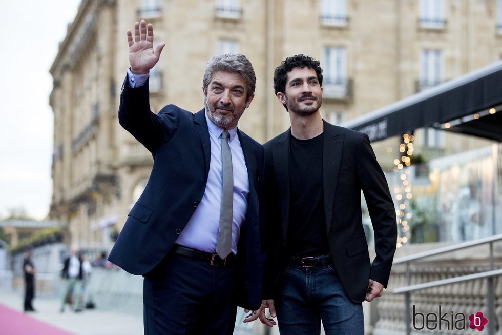 Ricardo Darín y Chino Darín en la presentación de 'La odisea de los giles'