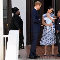 El Príncipe Harry y Meghan Markle presentan a su hijo Archie a Desmond Tutu en Sudáfrica