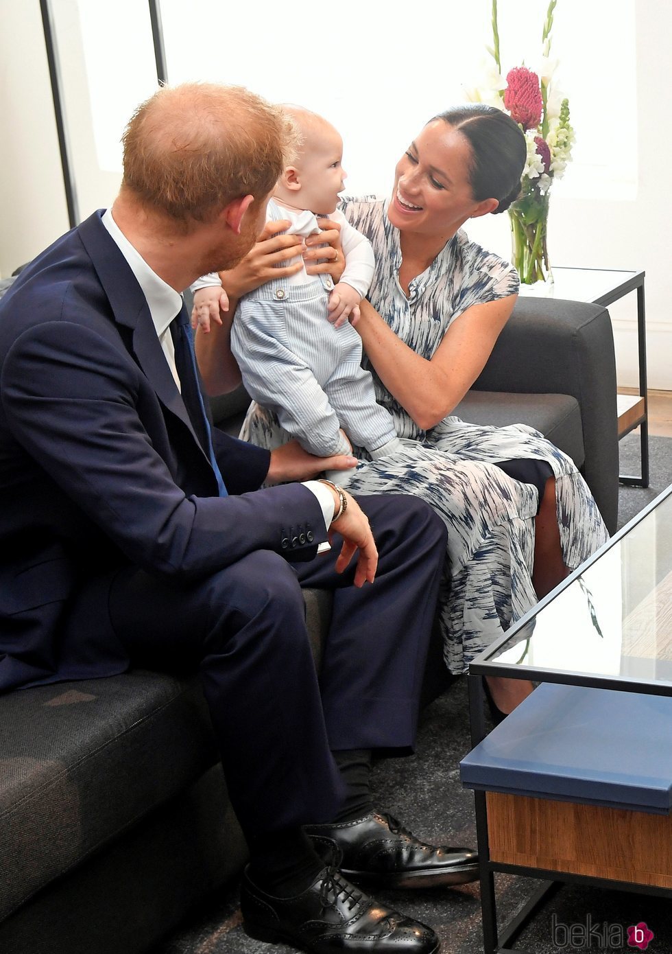 Archie Harrison en su primer acto oficial en Sudáfrica con el Príncipe Harry y Meghan Markle