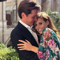 La Princesa Beatriz de York y Edoardo Mapelli Mozzi muy cariñosos anunciando su compromiso