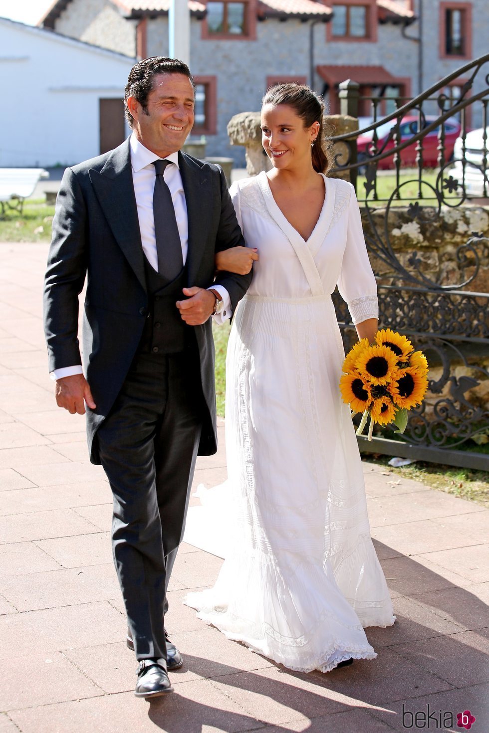 Marta Pombo llegando a su boda con Luis Giménez