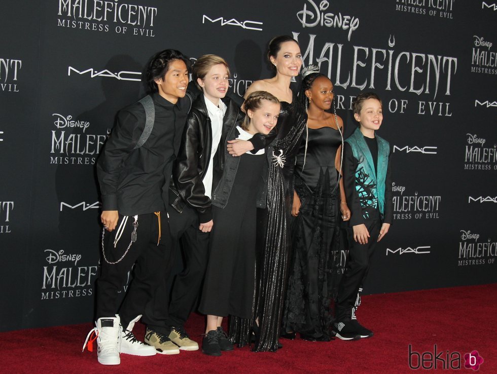 Angelina Jolie junto a sus hijos en la premiere de la película 'Maléfica 2'