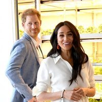 El Príncipe Harry y Meghan Markle en su visita a Tembisa en el final de su viaje a Sudáfrica