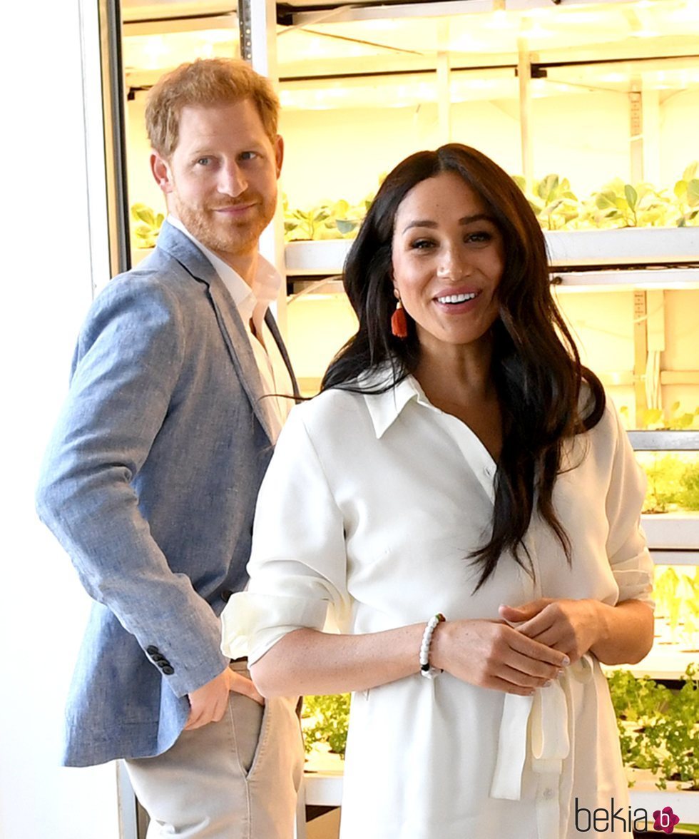 El Príncipe Harry y Meghan Markle en su visita a Tembisa en el final de su viaje a Sudáfrica