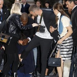 Justin Timberlake y Jessica Biel reciben un placaje en la Paris Fashion Week