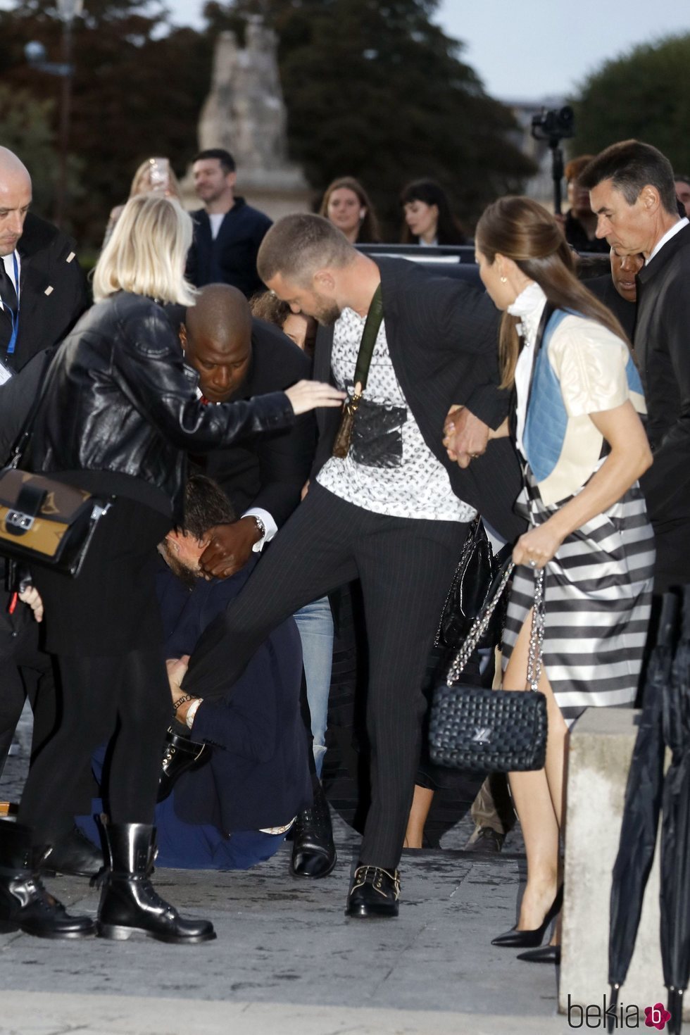 Justin Timberlake y Jessica Biel reciben un placaje en la Paris Fashion Week