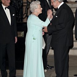 Constantino de Grecia saluda a la Reina Isabel y al Duque de Edimburgo en su 70 cumpleaños