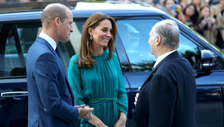 El Príncipe Guillermo y Kate Middleton con el Aga Khan IV