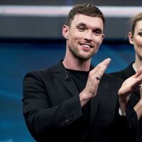 Karlie Kloss y Ed Skrein en 'El Hormiguero'