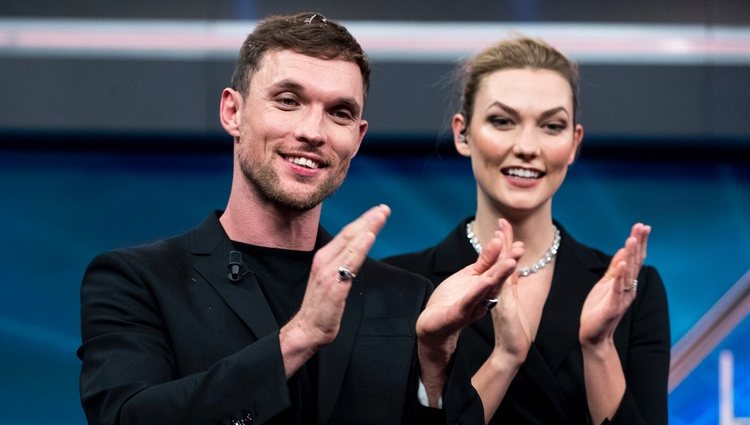 Karlie Kloss y Ed Skrein en 'El Hormiguero'