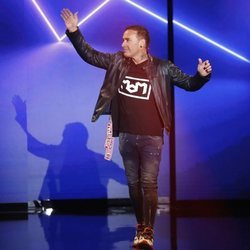 Dinio García entrando en el plató tras ser el expulsado en la gala 5 de 'GH VIP 7'