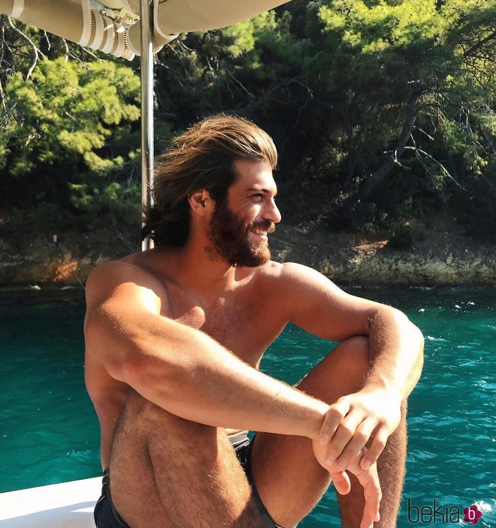 Can Yaman durante sus vacaciones de verano