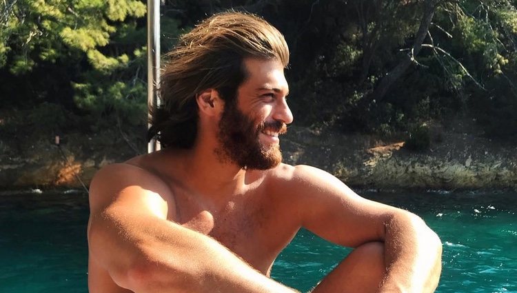 Can Yaman durante sus vacaciones de verano